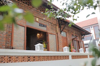 hue riverside villa
