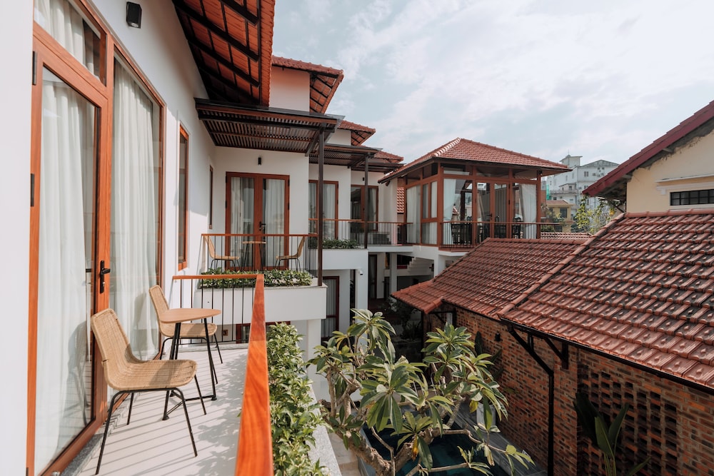 hue riverside villa