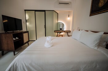 hue riverside villa