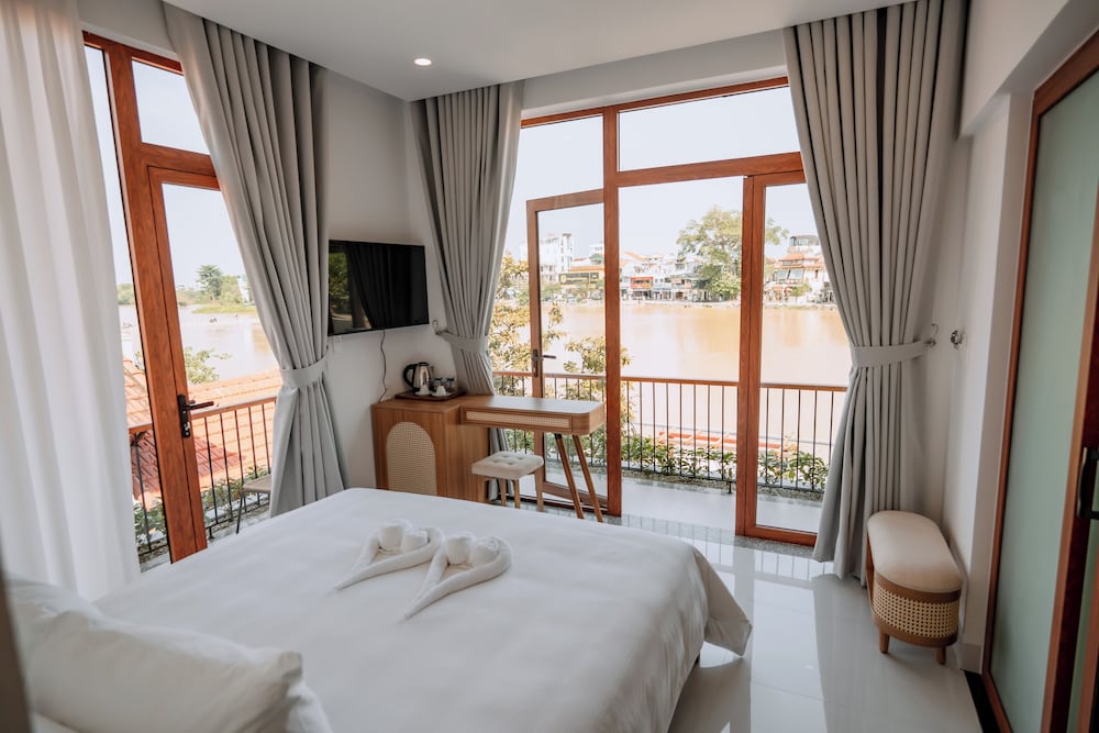 hue riverside villa