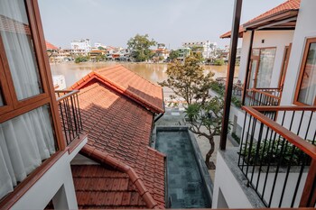 hue riverside villa