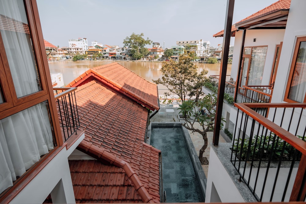 hue riverside villa