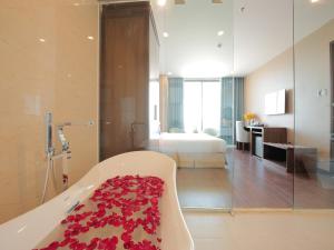 yarra ocean suites danang