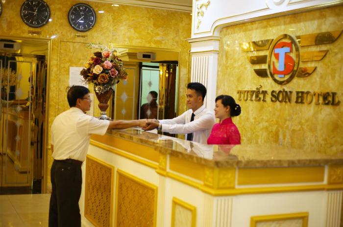 tuyet son hotel
