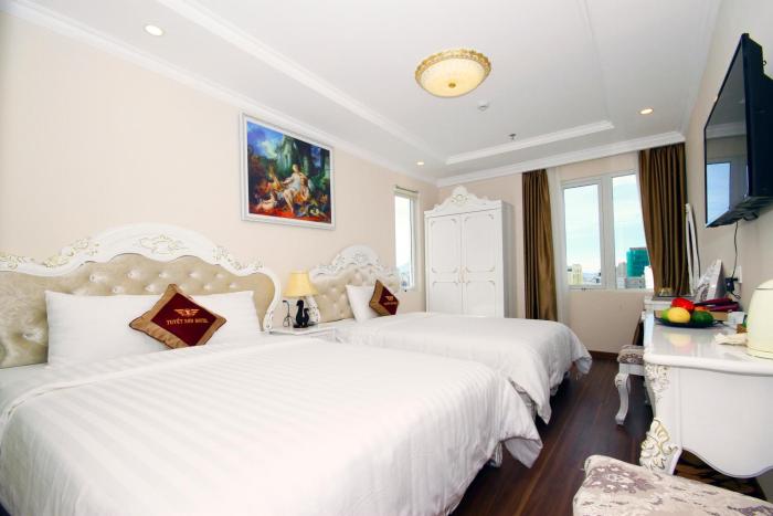 tuyet son hotel