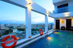 tuyet son hotel