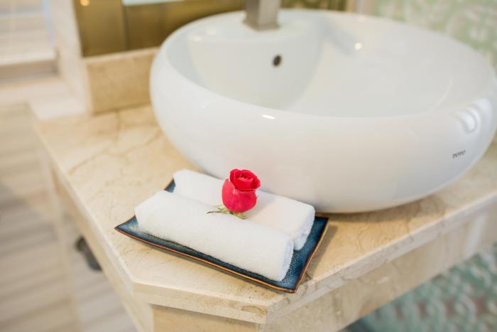 little hanoi deluxe hotel