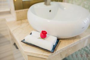 little hanoi deluxe hotel