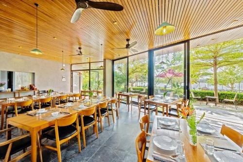 serene riverside hotel hoi an