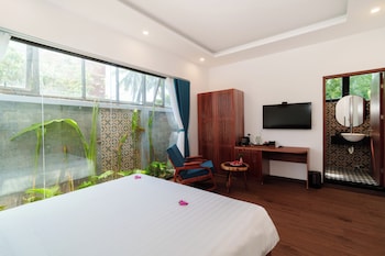 serene riverside hotel hoi an