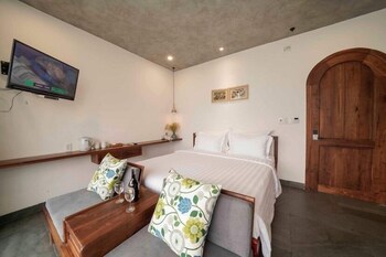 serene riverside hotel hoi an