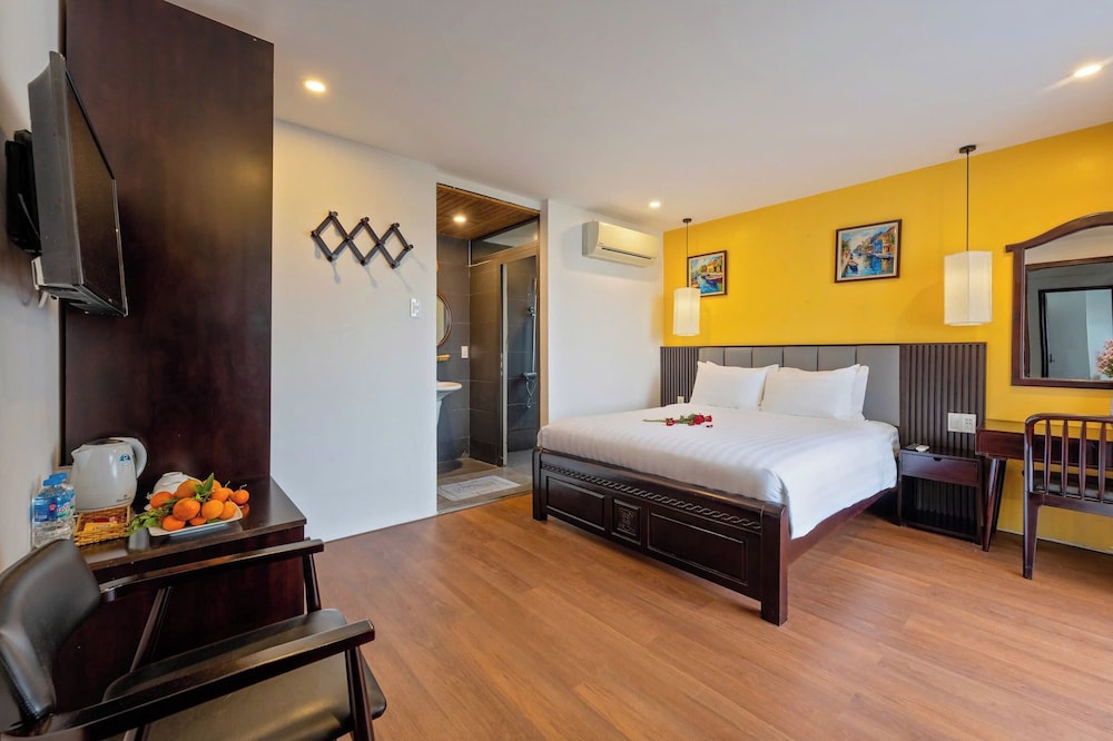 serene riverside hotel hoi an