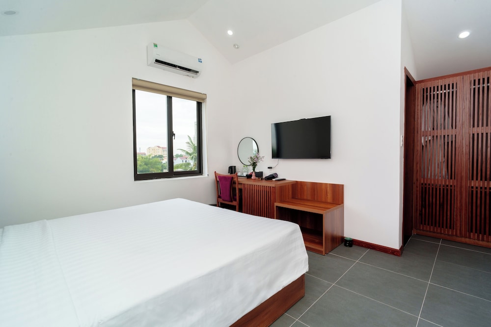 serene riverside hotel hoi an