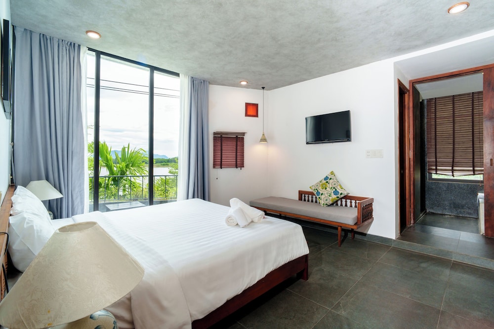 serene riverside hotel hoi an