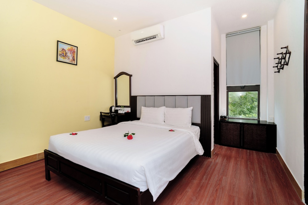 serene riverside hotel hoi an