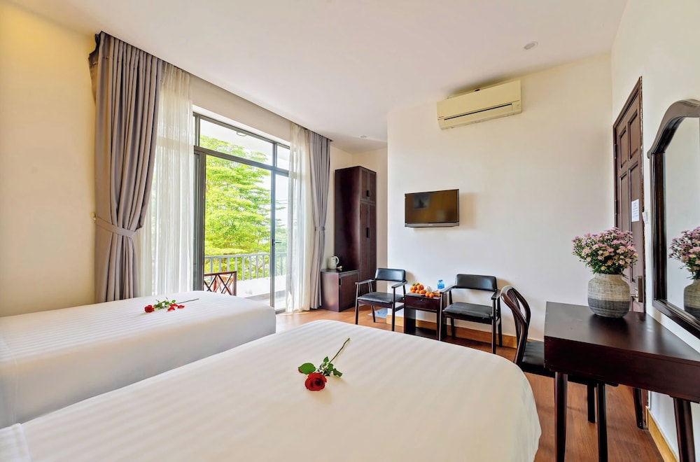 serene riverside hotel hoi an