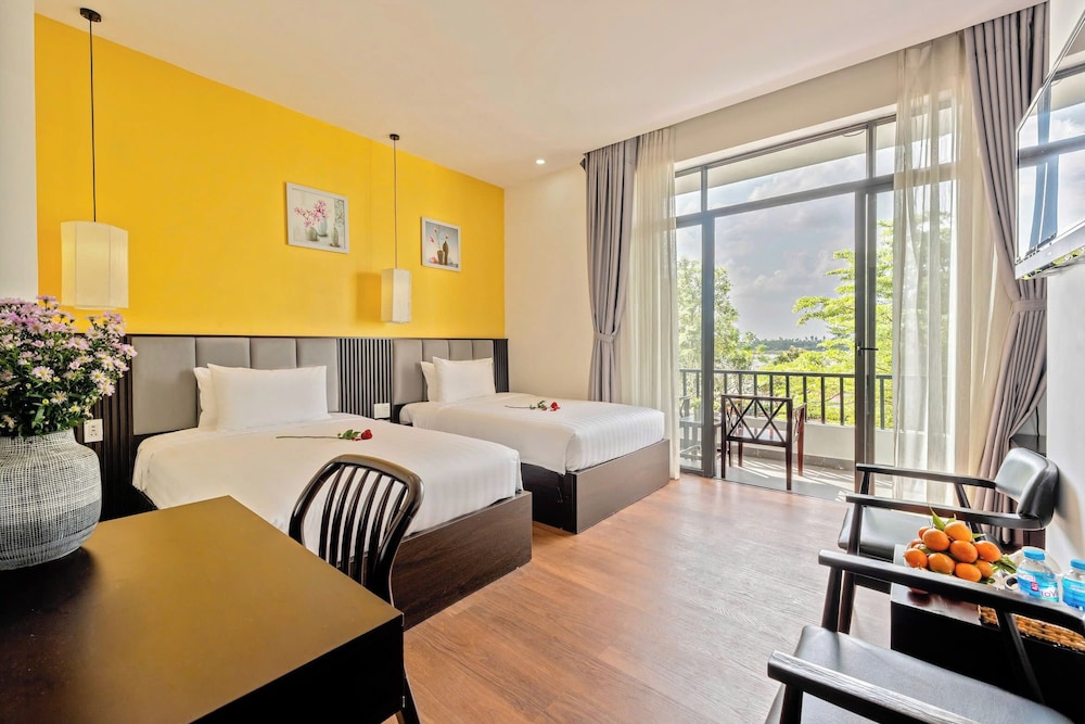 serene riverside hotel hoi an