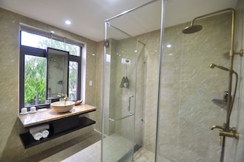 the quin riverside villa