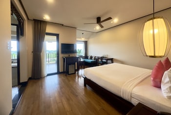 the quin riverside villa