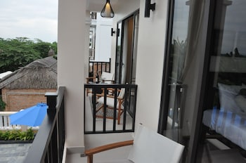 the quin riverside villa