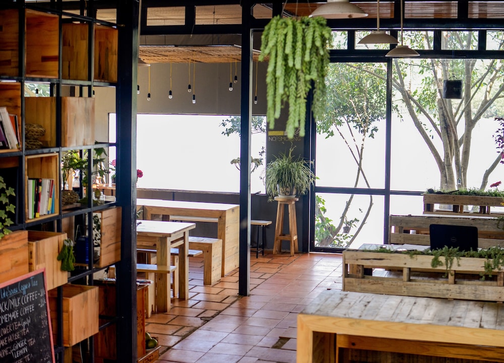 the lake house dalat hostel