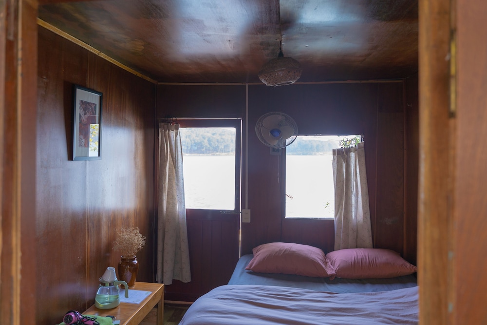 the lake house dalat hostel