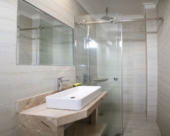 seven seas hotel and apartment