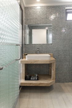 seven seas hotel and apartment