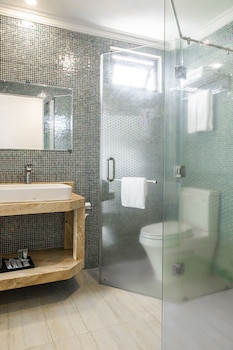 seven seas hotel and apartment