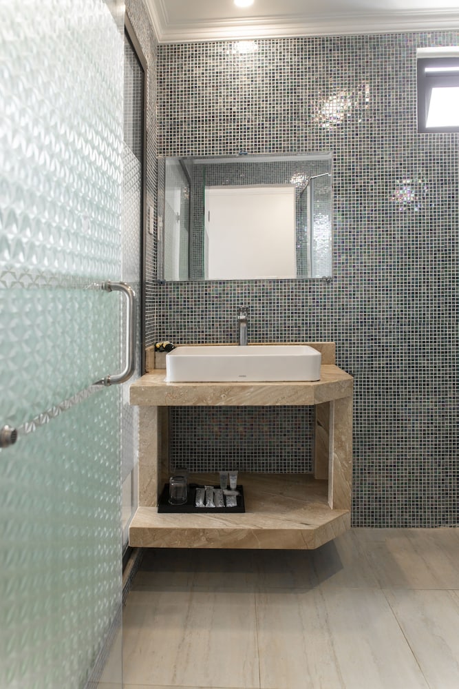 seven seas hotel and apartment