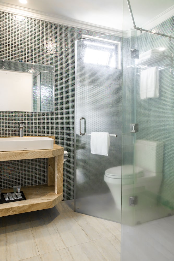 seven seas hotel and apartment