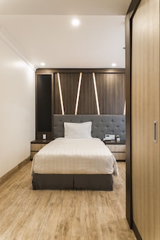 seven seas hotel and apartment