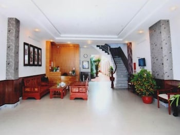 white swan apartment