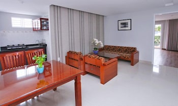 white swan apartment