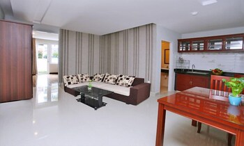 white swan apartment