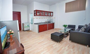 white swan apartment