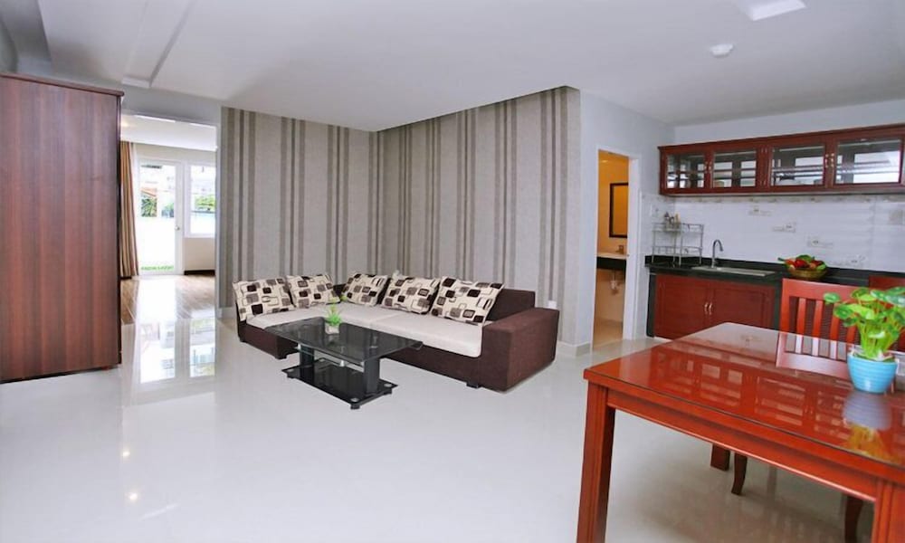 white swan apartment