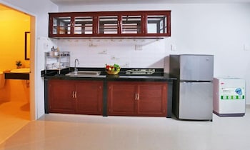 white swan apartment