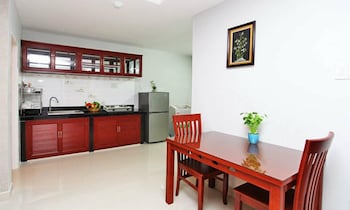 white swan apartment
