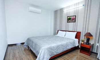 white swan apartment