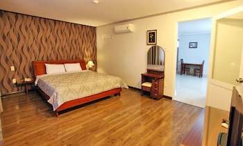 white swan apartment