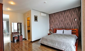 white swan apartment