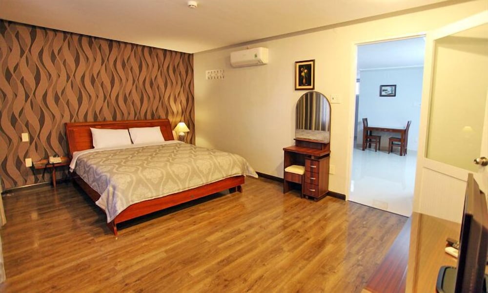 white swan apartment
