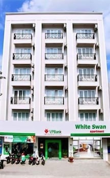 white swan apartment