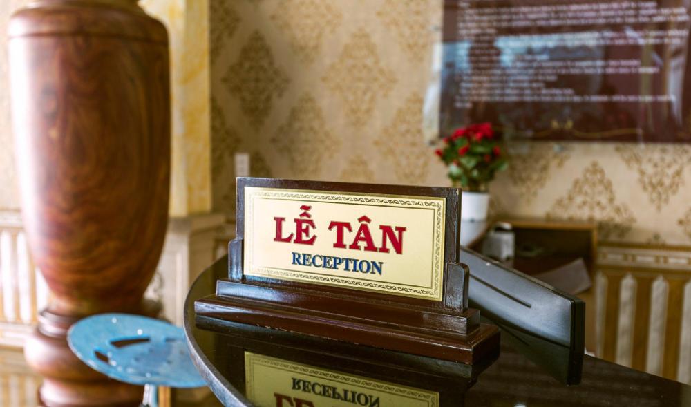 aec hotel ban me