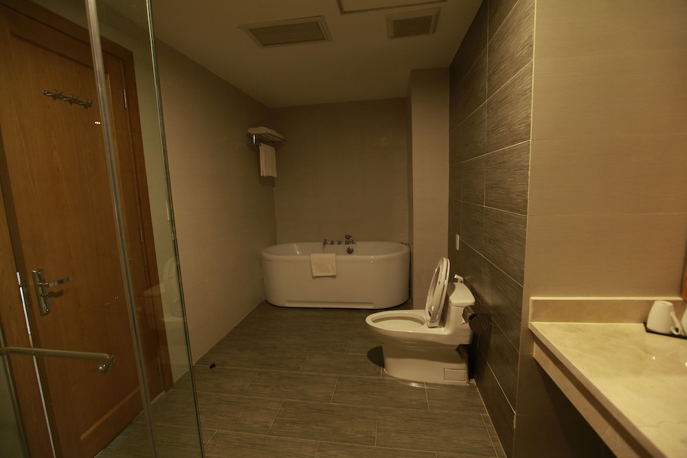 muong thanh holiday con cuong