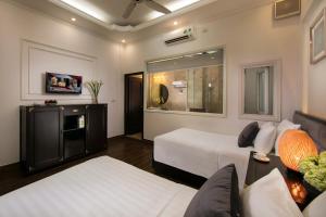 golden rooster hotel