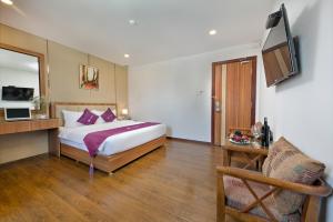 lavender riverside hotel