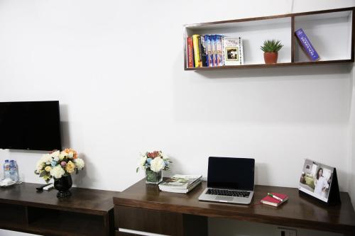 v house 6 serviced apartment