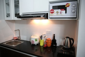 v house 6 serviced apartment